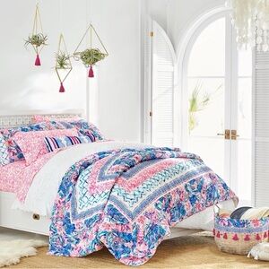 Pottery Barn x Lilly Pulitzer Slathouse Soiree Patchwork Quilt Comforter King